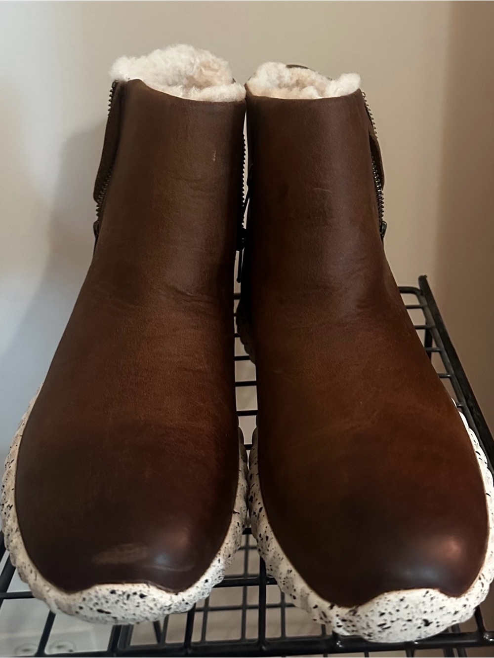 Women's size 9M Johnston&Murphy Shearling-Lined Leather Kimberly Ankle Booties